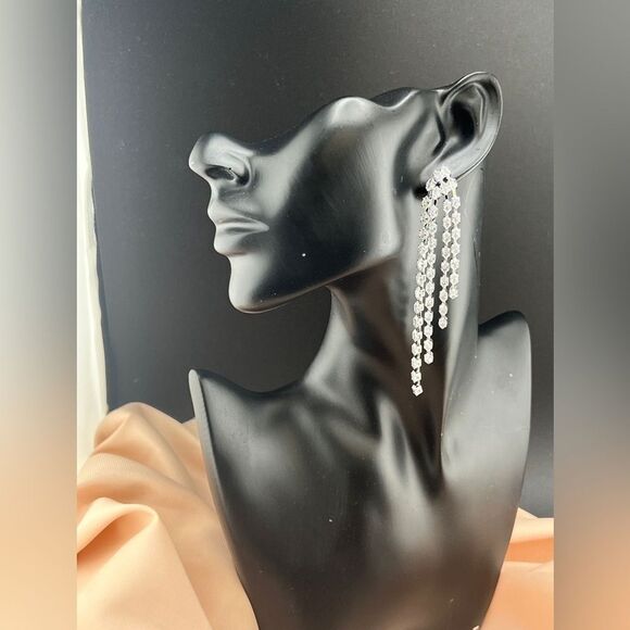 Jewelry - Elegant Rhinestone Dangle Earrings